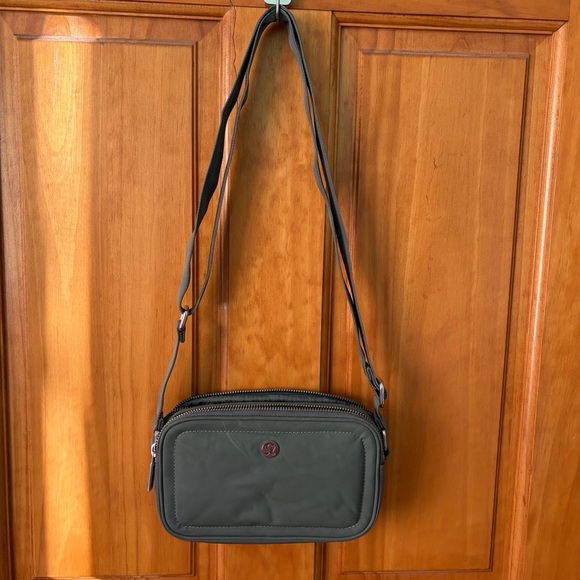 Lululemon camera bag - Picture 1 of 7